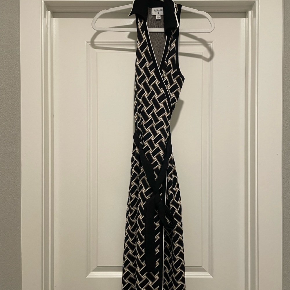 Diane Von Furstenberg Black and Cream Knit Top